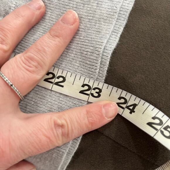 Vineyard Vines V Neck Academia Preppy Gray Sweater Size Small - Picture 11 of 11